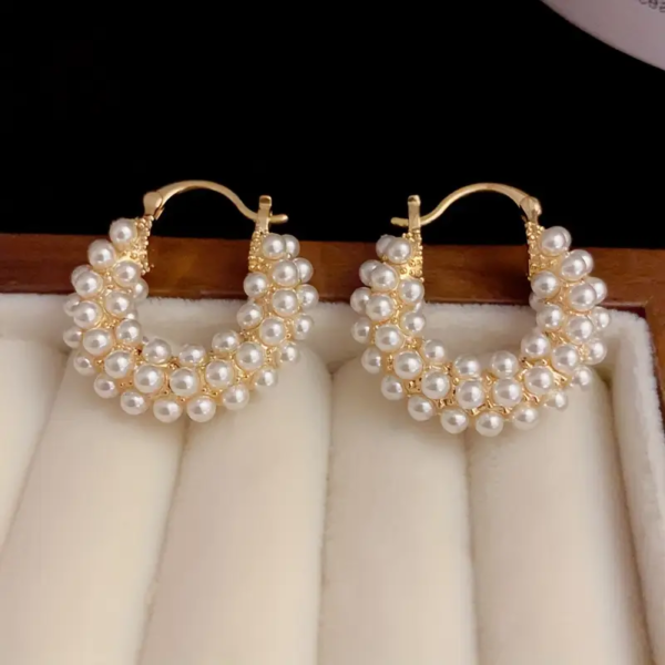 Vathë Elegant Hoop me Perla Sintetike – Për Festa dhe Pushime, Marka MGaidila