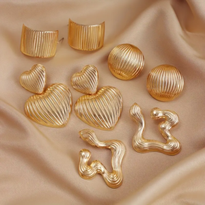 Bizhuteri Nura Collection për femra aksesorë elegant për femra Nura Bizhuteri moderne dhe stil Vathë dhe byzylykë elegant Koleksion bizhuterish Nura Collection