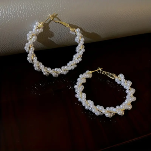 Bizhuteri Nura Collection për femra aksesorë elegant për femra Nura Bizhuteri moderne dhe stil Vathë dhe byzylykë elegant Koleksion bizhuterish Nura Collection
