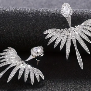 Bizhuteri Nura Collection për femra aksesorë elegant për femra Nura Bizhuteri moderne dhe stil Vathë dhe byzylykë elegant Koleksion bizhuterish Nura Collection