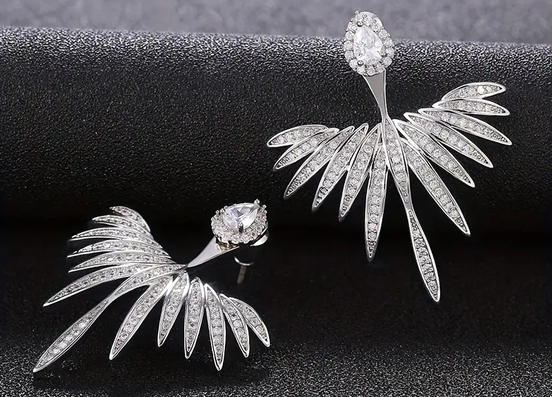 Bizhuteri Nura Collection për femra aksesorë elegant për femra Nura Bizhuteri moderne dhe stil Vathë dhe byzylykë elegant Koleksion bizhuterish Nura Collection