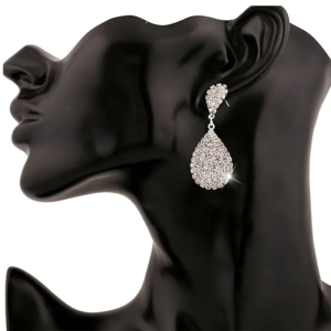 Bizhuteri Nura Collection për femra aksesorë elegant për femra Nura Bizhuteri moderne dhe stil Vathë dhe byzylykë elegant Koleksion bizhuterish Nura Collection