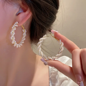 Bizhuteri Nura Collection për femra aksesorë elegant për femra Nura Bizhuteri moderne dhe stil Vathë dhe byzylykë elegant Koleksion bizhuterish Nura Collection