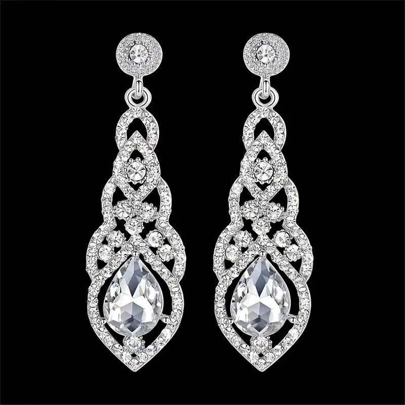 Bizhuteri Nura Collection për femra aksesorë elegant për femra Nura Bizhuteri moderne dhe stil Vathë dhe byzylykë elegant Koleksion bizhuterish Nura Collection