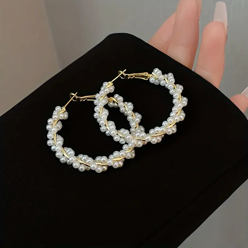 Bizhuteri Nura Collection për femra aksesorë elegant për femra Nura Bizhuteri moderne dhe stil Vathë dhe byzylykë elegant Koleksion bizhuterish Nura Collection