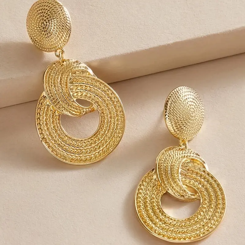 Bizhuteri Nura Collection për femra aksesorë elegant për femra Nura Bizhuteri moderne dhe stil Vathë dhe byzylykë elegant Koleksion bizhuterish Nura Collection